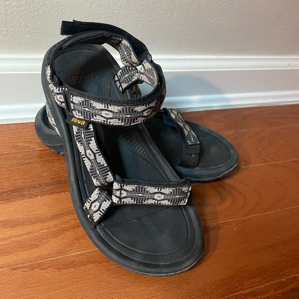Teva Black and White Hurricane XLT2